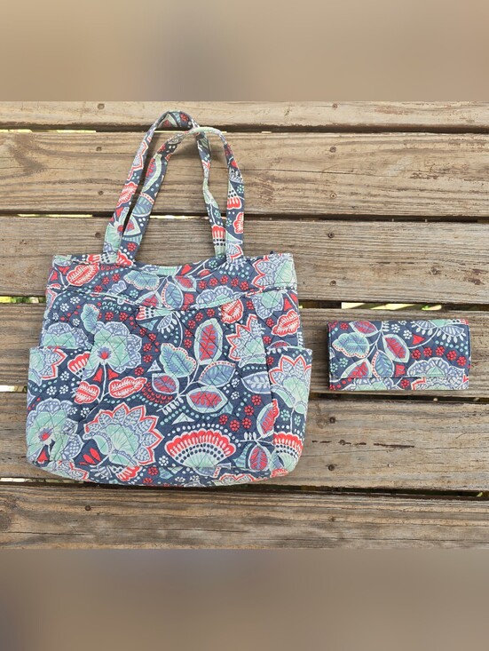 Vera Bradley Handbags - Vera Bradley Quilted Floral Tote in Nomadix Floral